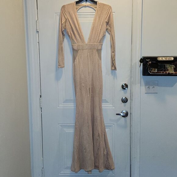 Beautiful Formal Dress   - Picture 1 of 8